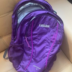 CAMELBAK DAYSTAR 18 / LIKE NEW CONDITION